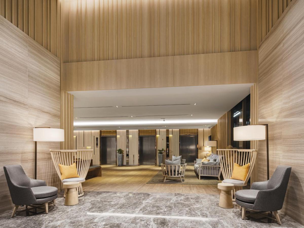 Oakwood Suites Bangkok Dış mekan fotoğraf The lobby of the hotel