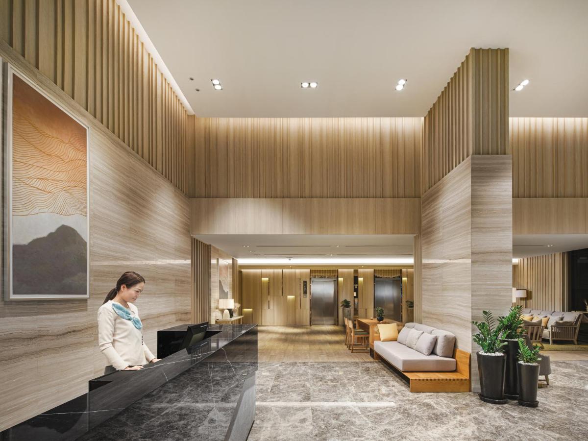 Oakwood Suites Bangkok Dış mekan fotoğraf The lobby of the hotel