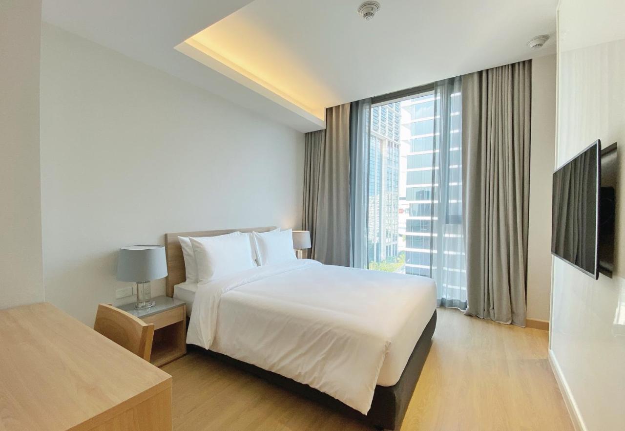Oakwood Suites Bangkok Dış mekan fotoğraf A bedroom at the hotel